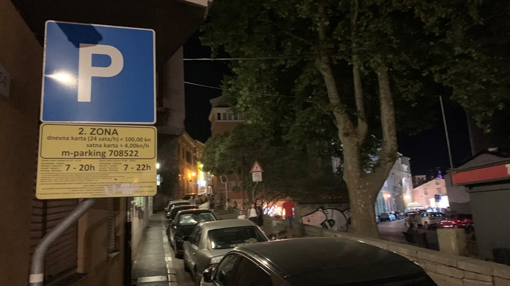 Do 22. sata je Ulica Castropola bila u 2. zoni gdje se parkiranje plaćalo 4 kn/sat (Snimio Paulo Gregorović)